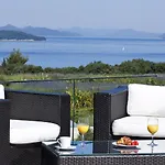 Отель Valamar Lacroma