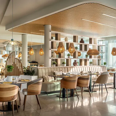 호텔 Valamar Lacroma 4*