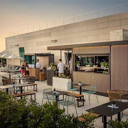 Valamar Lacroma فندق 4*